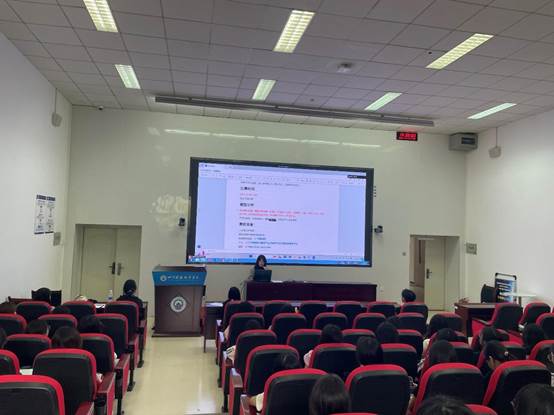 许多人在房间里AI 生成的内容可能不正确。