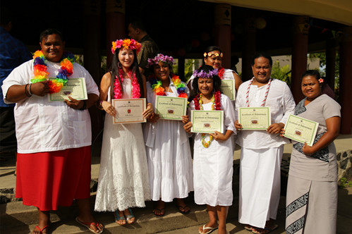 8 陈露与萨摩亚学生合照_副本.jpg