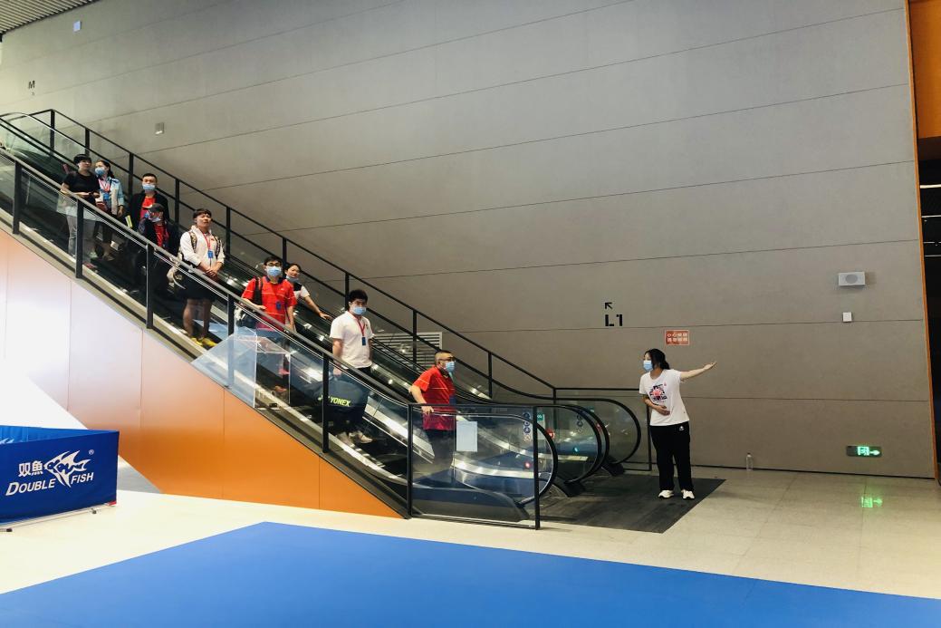 说明: 志愿者指引1