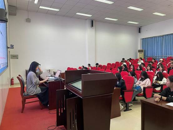 会议室里的人们AI 生成的内容可能不正确。